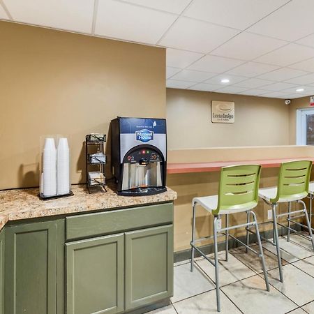 בינגהמטון Econo Lodge Inn & Suites מראה חיצוני תמונה