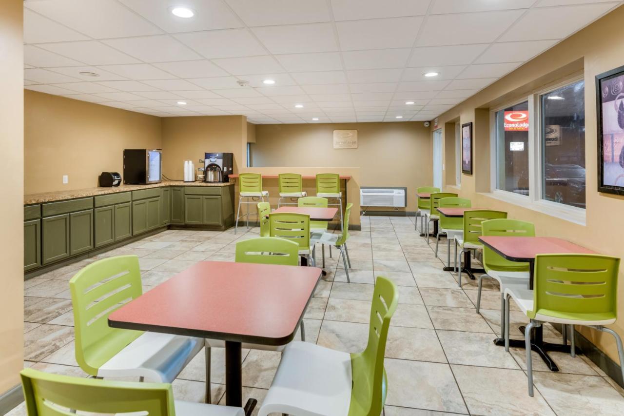 בינגהמטון Econo Lodge Inn & Suites מראה חיצוני תמונה