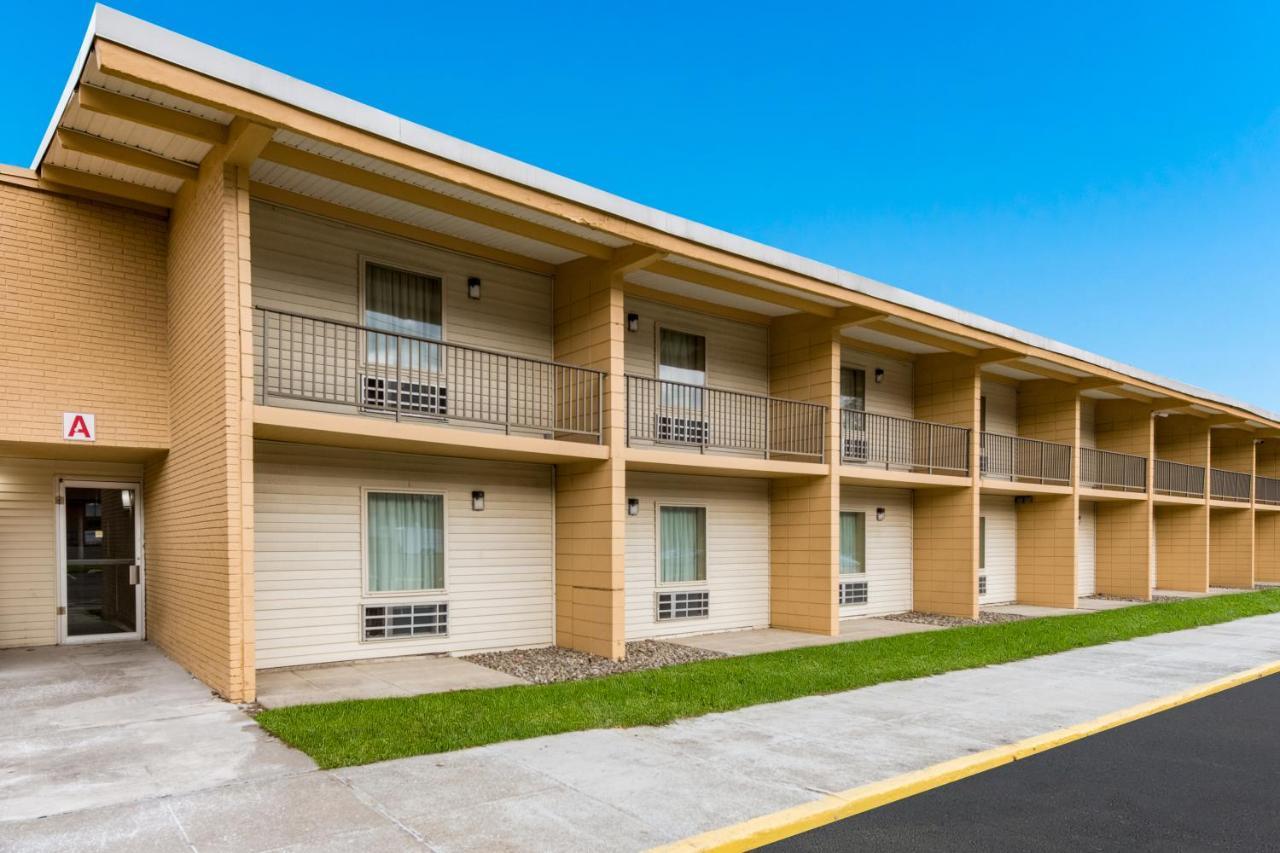 בינגהמטון Econo Lodge Inn & Suites מראה חיצוני תמונה