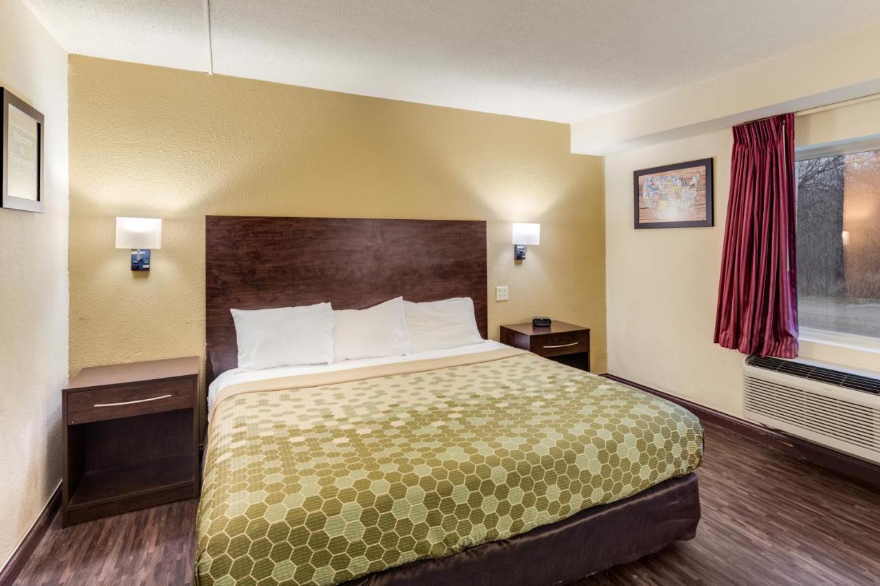 בינגהמטון Econo Lodge Inn & Suites מראה חיצוני תמונה