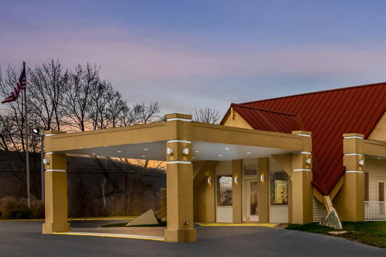 בינגהמטון Econo Lodge Inn & Suites מראה חיצוני תמונה