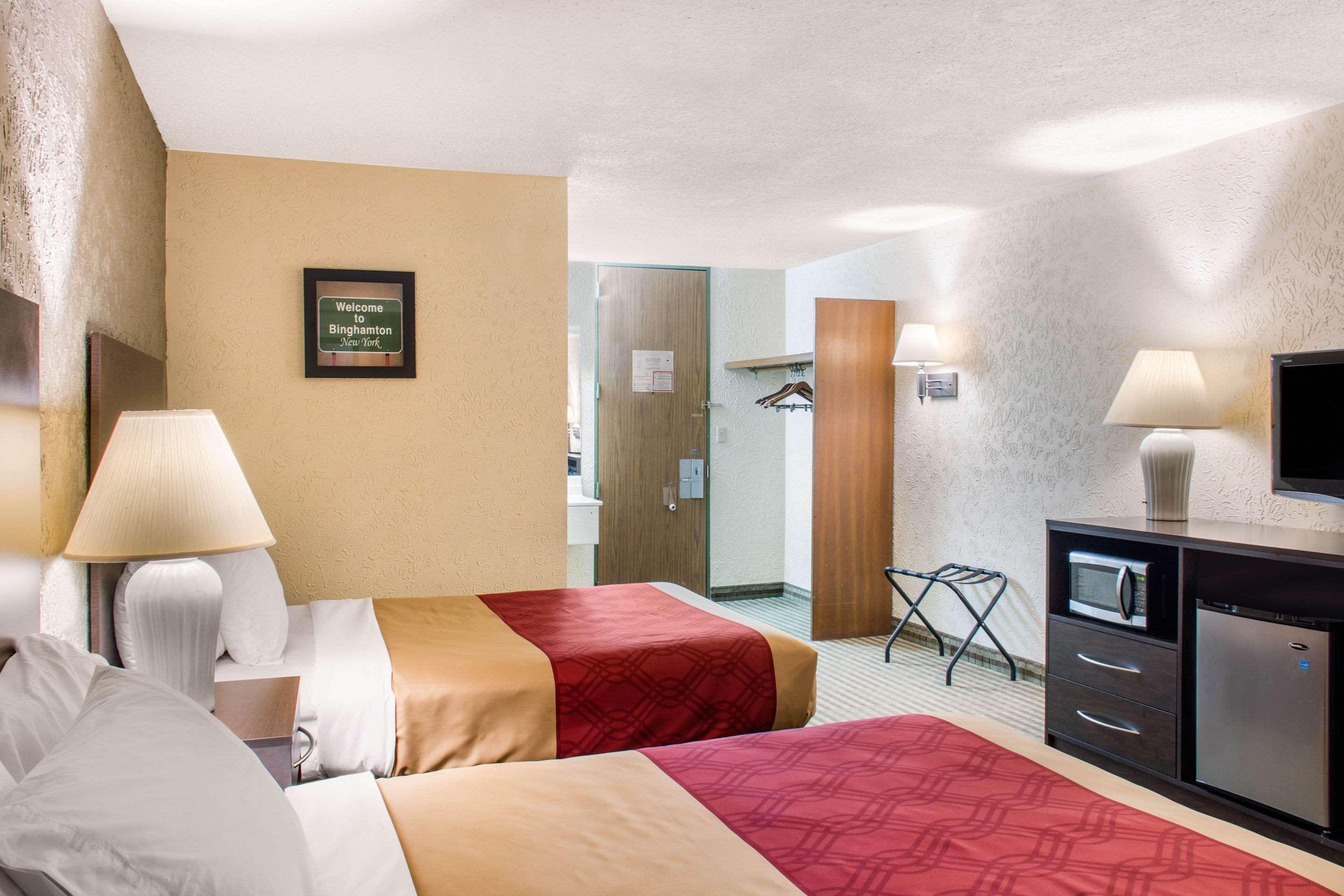 בינגהמטון Econo Lodge Inn & Suites מראה חיצוני תמונה