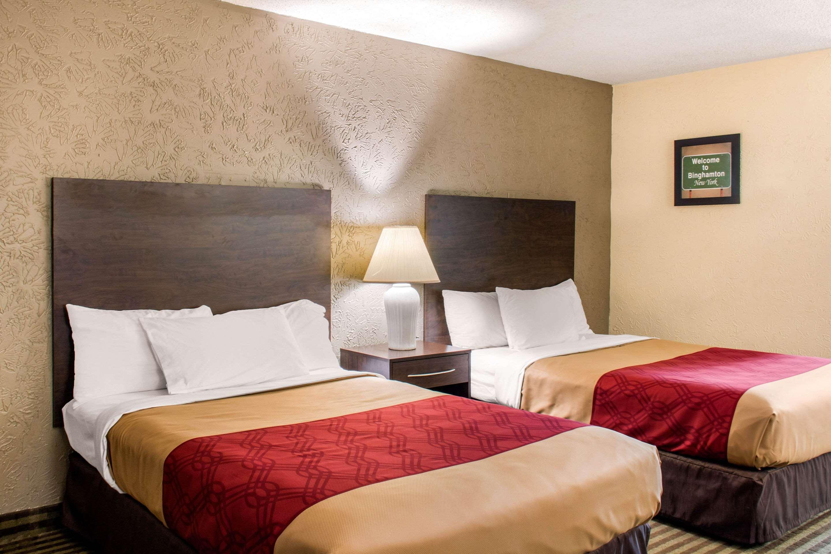 בינגהמטון Econo Lodge Inn & Suites מראה חיצוני תמונה
