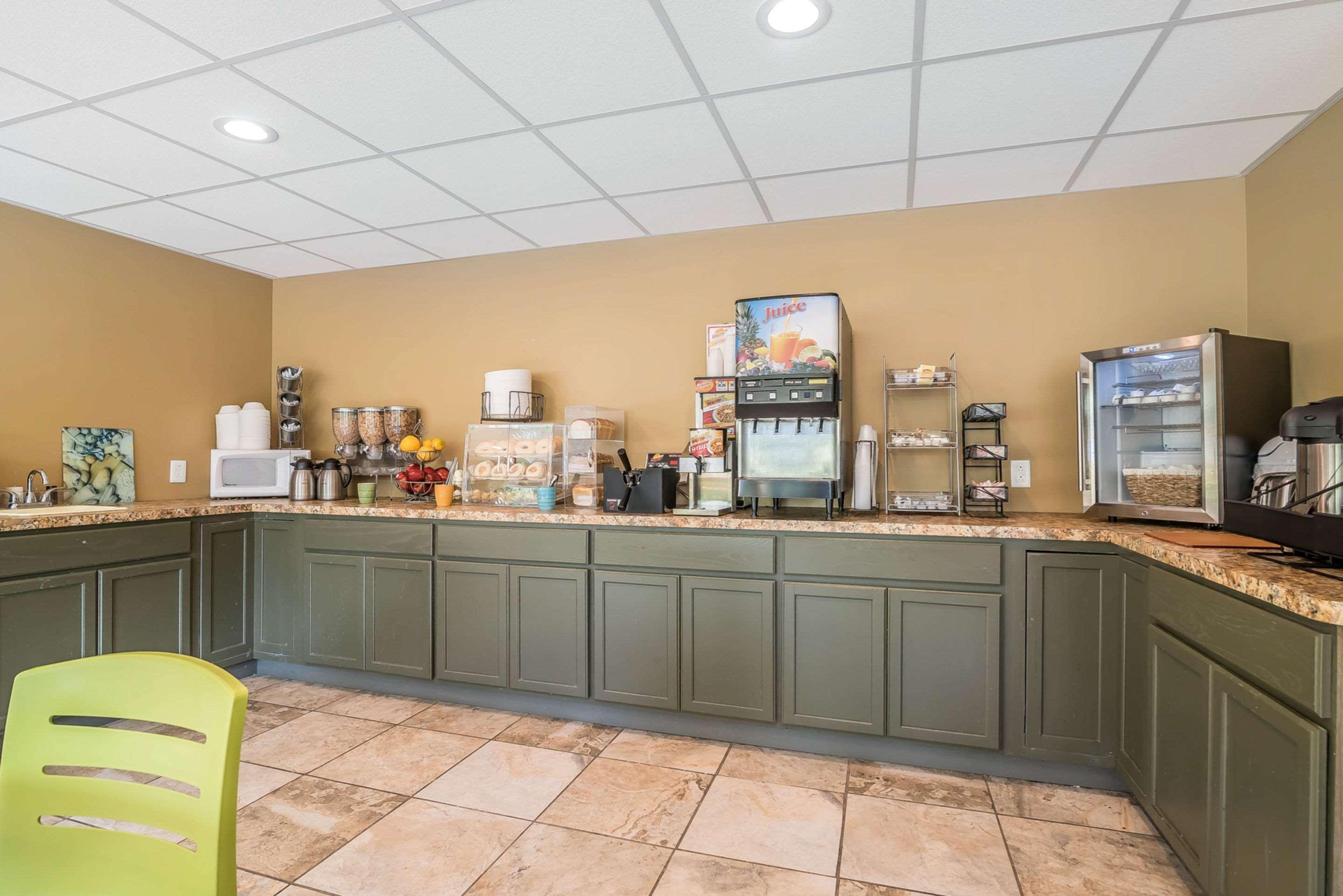 בינגהמטון Econo Lodge Inn & Suites מראה חיצוני תמונה