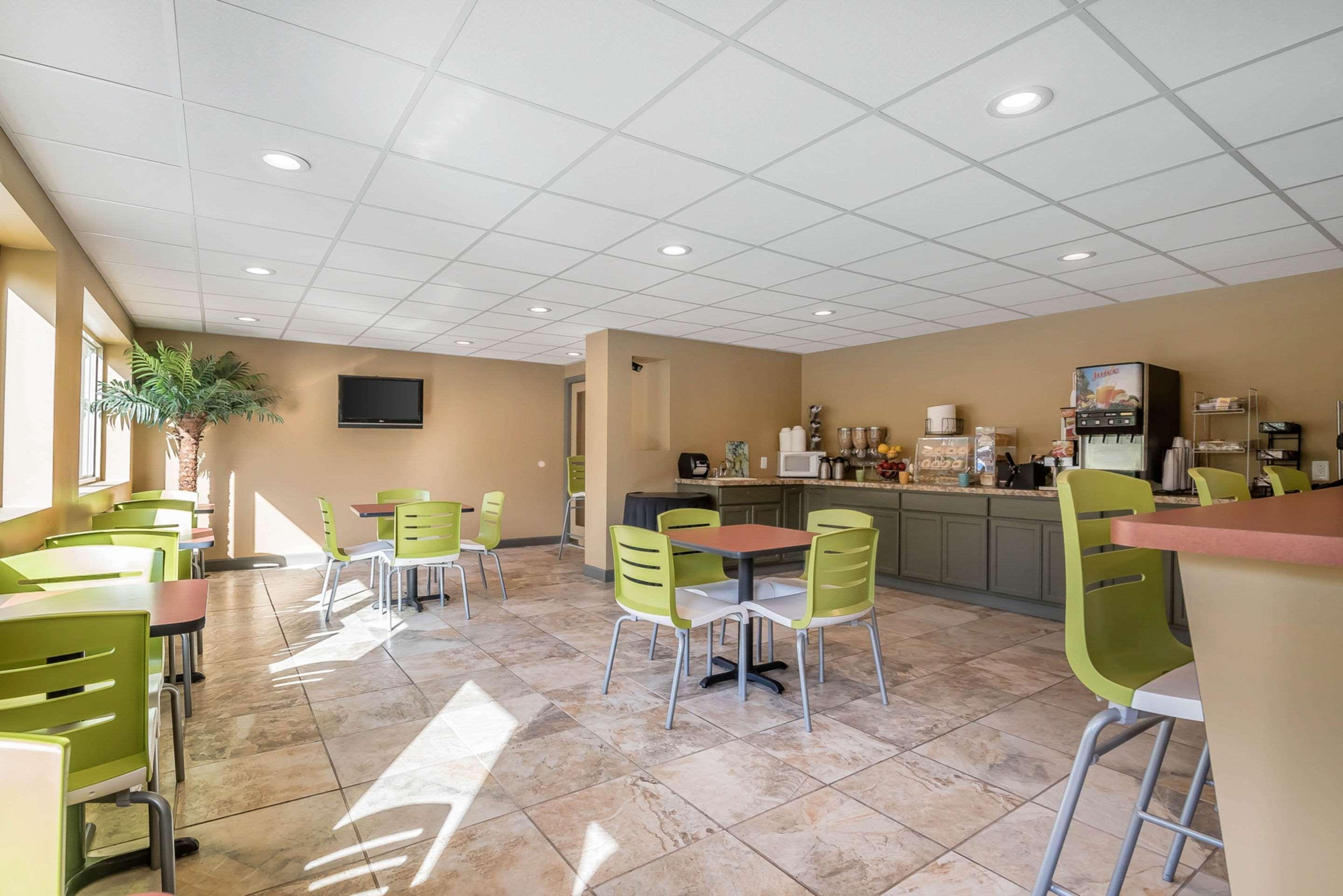 בינגהמטון Econo Lodge Inn & Suites מראה חיצוני תמונה