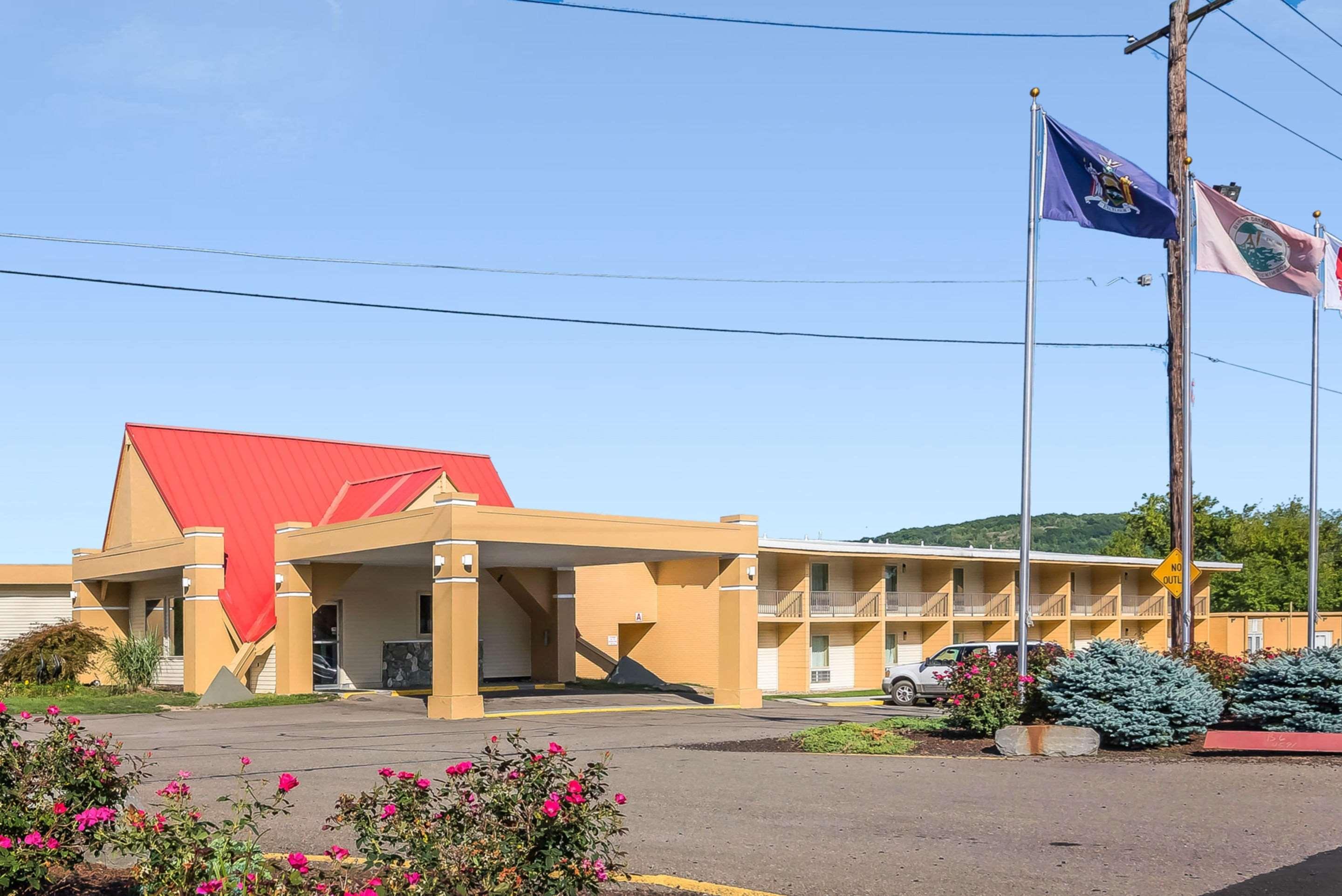 בינגהמטון Econo Lodge Inn & Suites מראה חיצוני תמונה