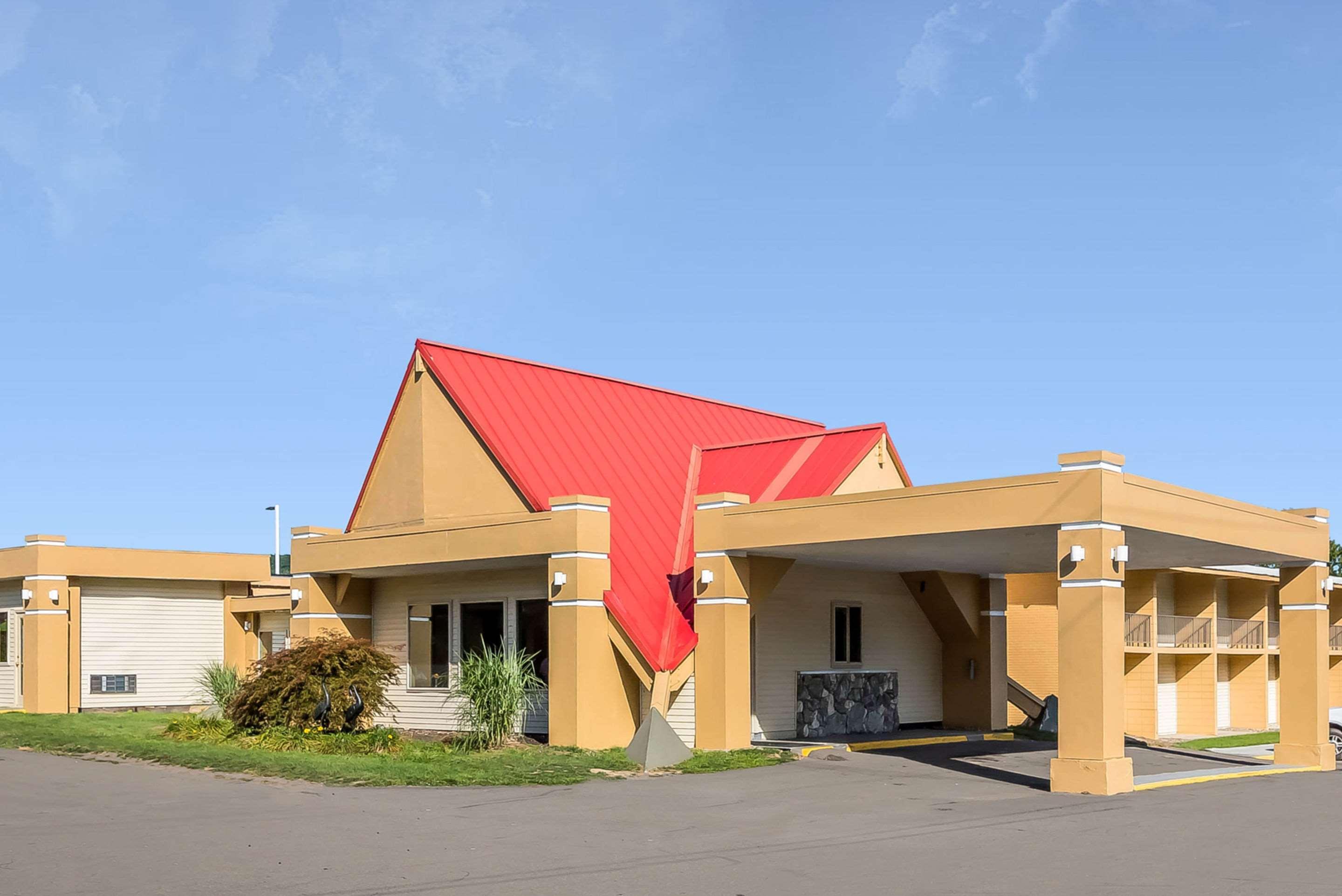 בינגהמטון Econo Lodge Inn & Suites מראה חיצוני תמונה