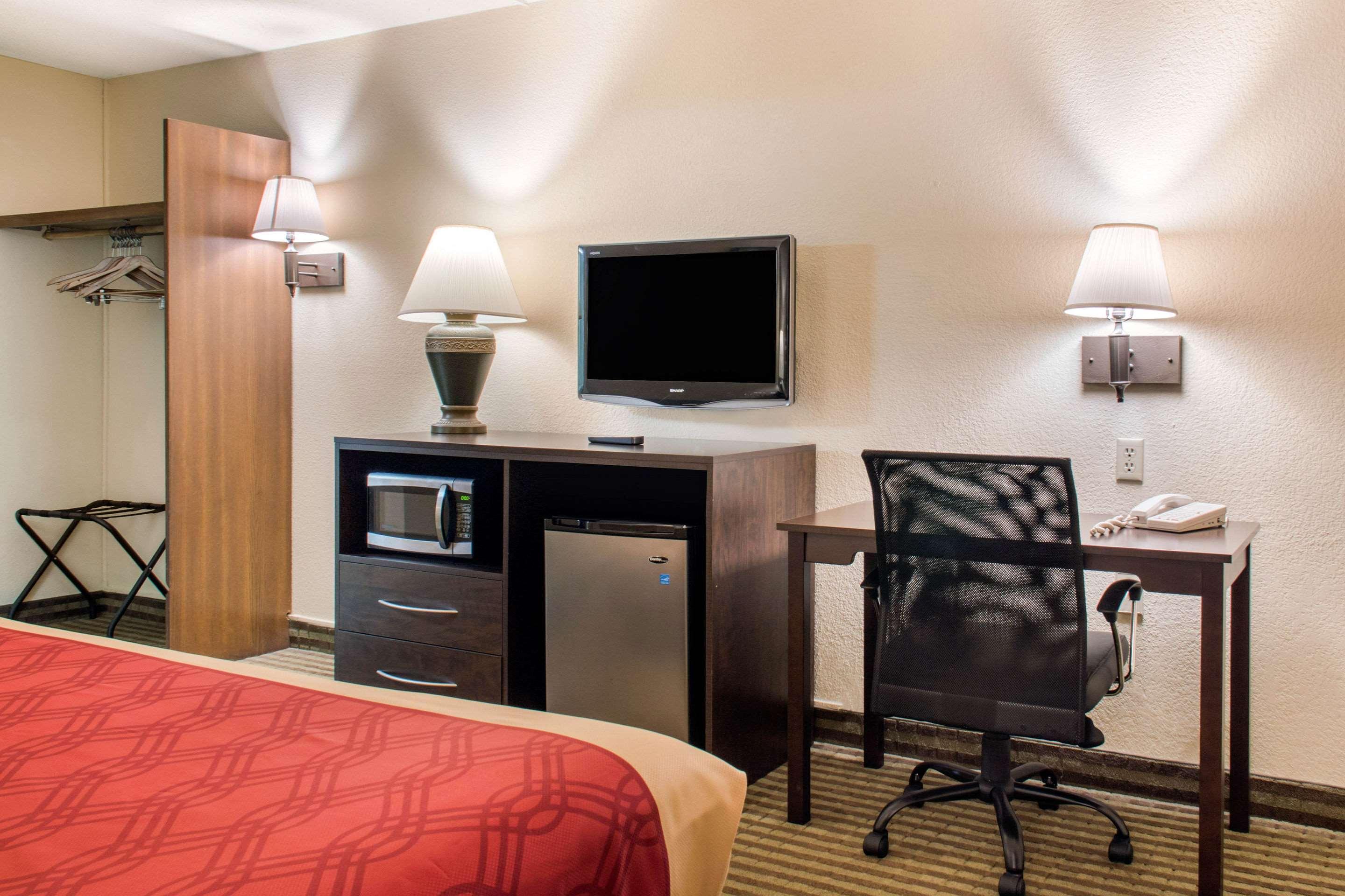 בינגהמטון Econo Lodge Inn & Suites מראה חיצוני תמונה
