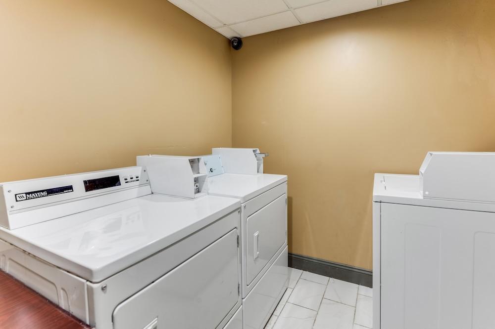 בינגהמטון Econo Lodge Inn & Suites מראה חיצוני תמונה