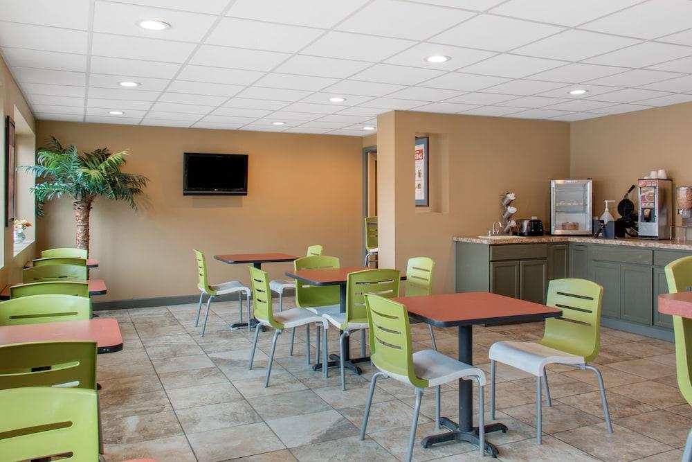 בינגהמטון Econo Lodge Inn & Suites מראה חיצוני תמונה