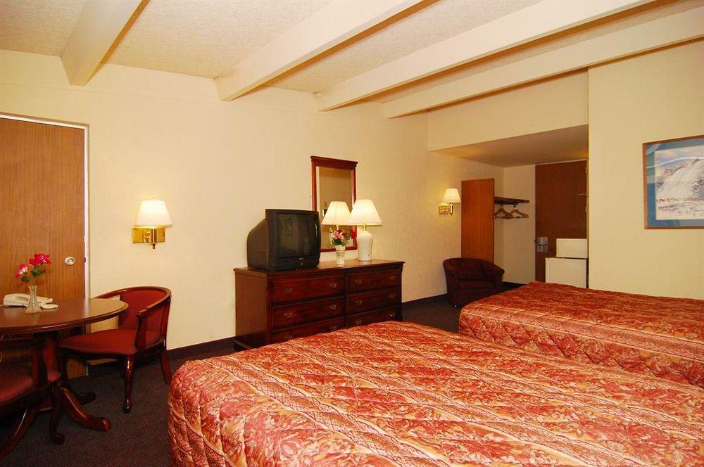 בינגהמטון Econo Lodge Inn & Suites מראה חיצוני תמונה