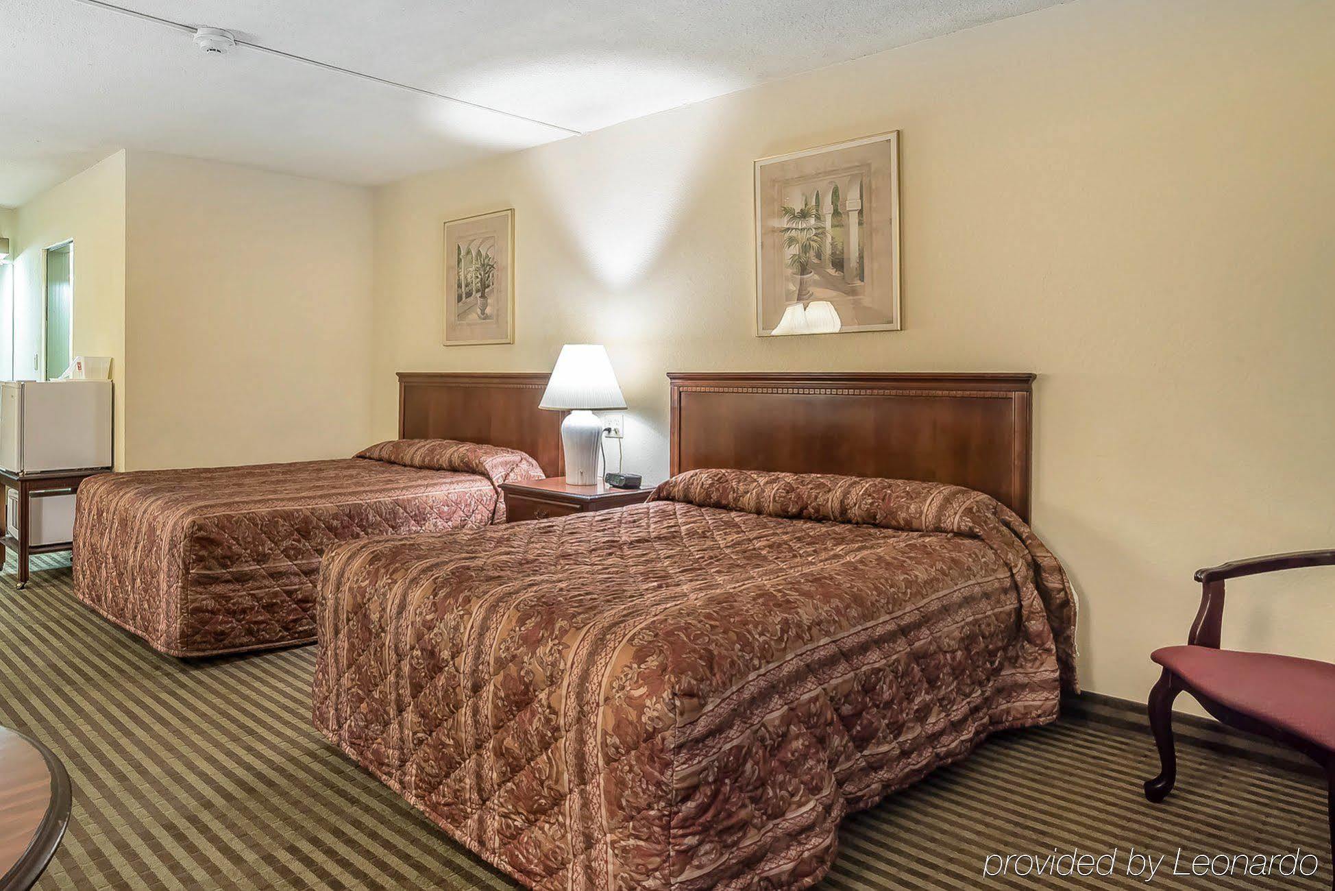 בינגהמטון Econo Lodge Inn & Suites מראה חיצוני תמונה
