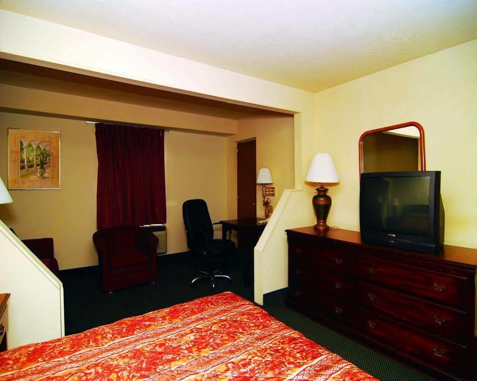 בינגהמטון Econo Lodge Inn & Suites מראה חיצוני תמונה
