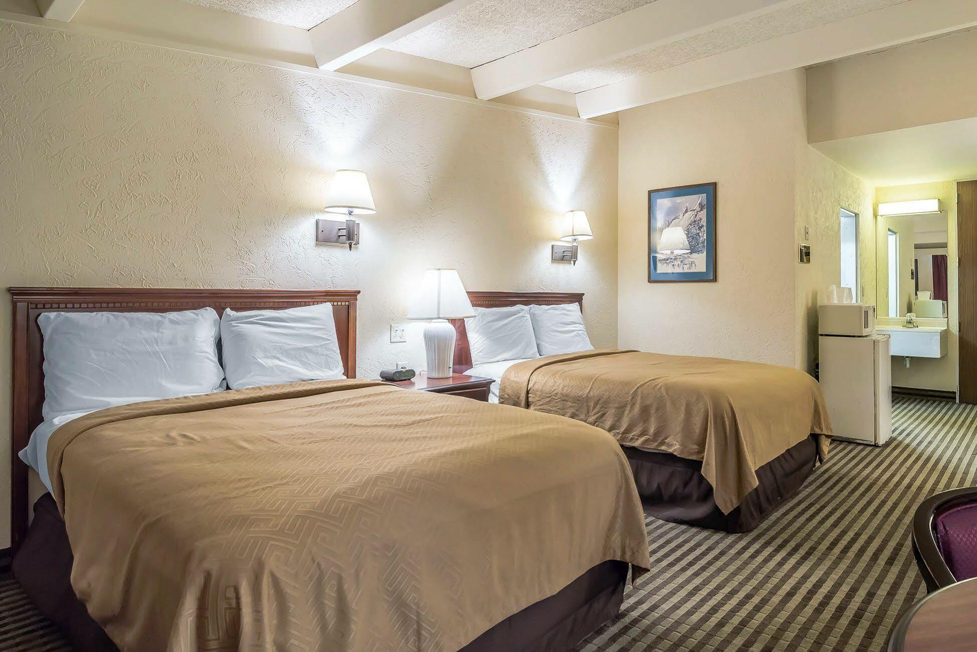 בינגהמטון Econo Lodge Inn & Suites מראה חיצוני תמונה