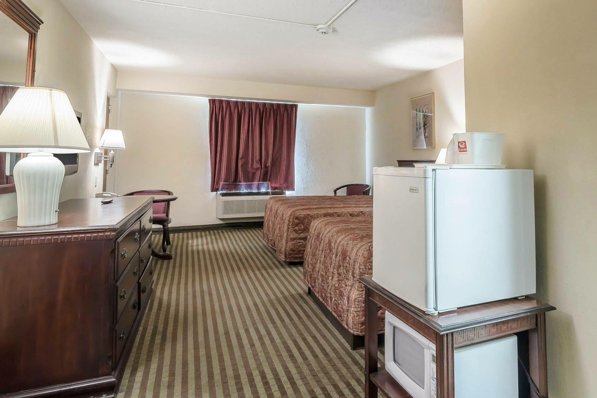 בינגהמטון Econo Lodge Inn & Suites מראה חיצוני תמונה